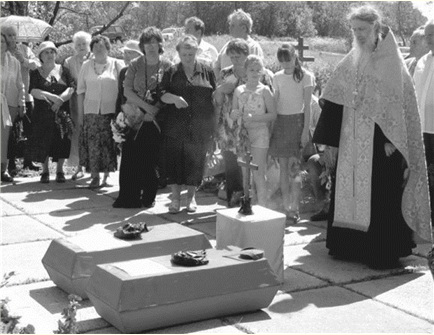 Торжественно траурная церемония захоронения останков П. Д. Мякинького и неизвестного летчика